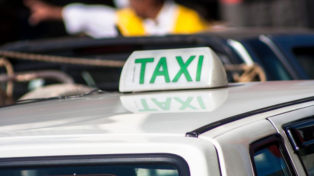 Prefeitura aguarda regras do auxílio taxistas para passar informações de motoristas ao Governo Federal