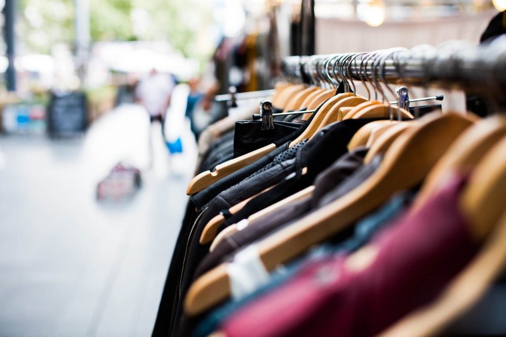 Frio fora de época faz com que lojistas tenham dificuldades de vender a coleção de primavera e verão