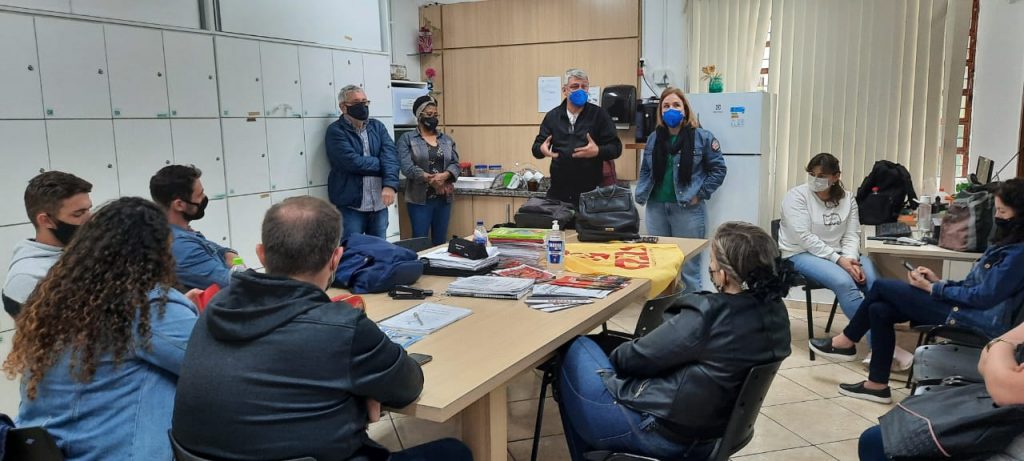 Caravana pela Democracia deve percorrer 12 escolas estaduais nesta quinta-feira em Passo Fundo