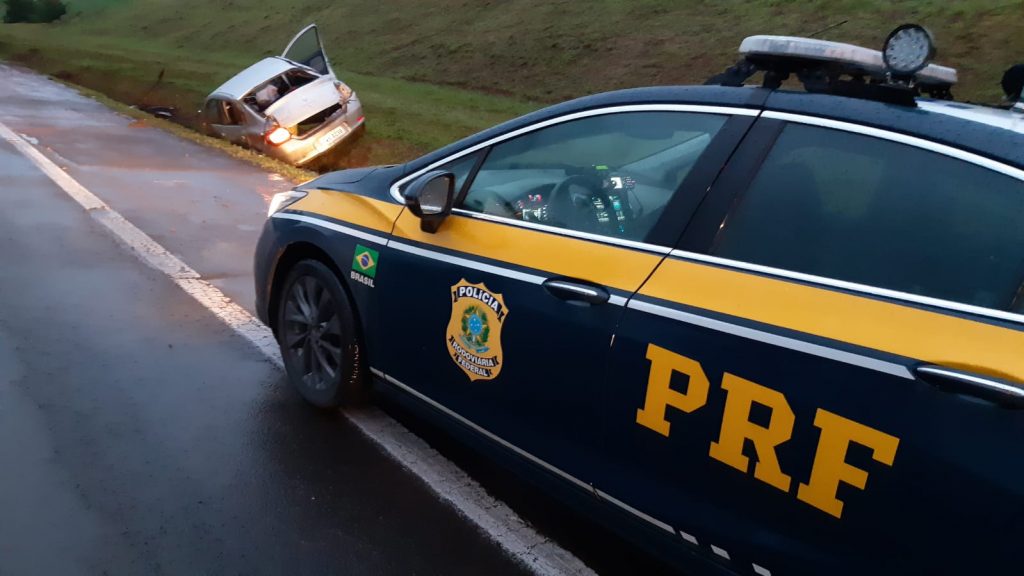 Traficante é preso pela PRF e BM com carro carregado de maconha após perseguição na BR 386