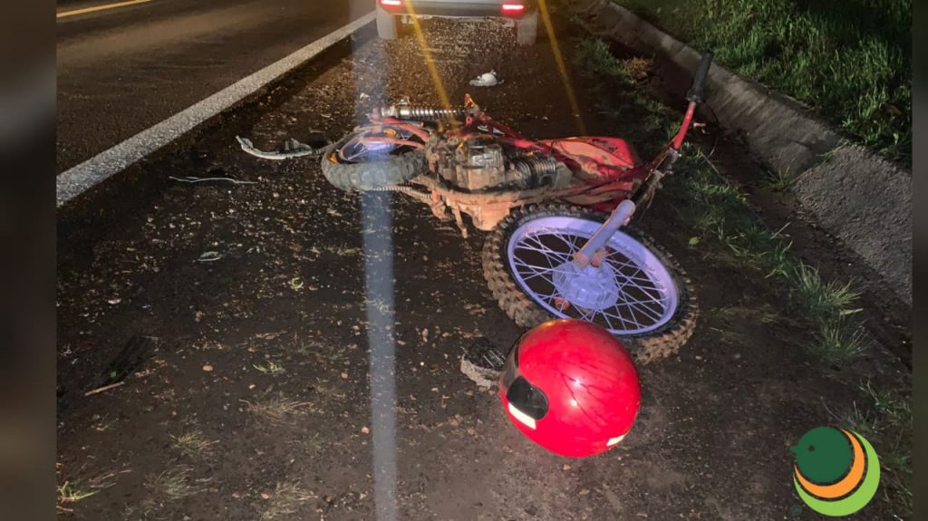 Colisão entre carro e moto deixa dois feridos em Passo Fundo; Uma das vítimas está em estado grave