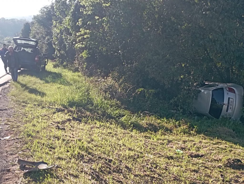 Colisão entre dois veículos deixa criança ferida na ERS 324 em Passo Fundo