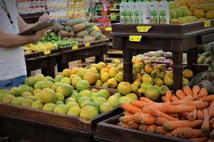 Preços médios dos produtos vem caindo em razão da alta nos juros e limite na alíquota de ICMS