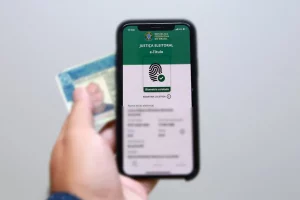 Eleitores que pretendem utilizar e-título precisam baixar o aplicativo até sábado