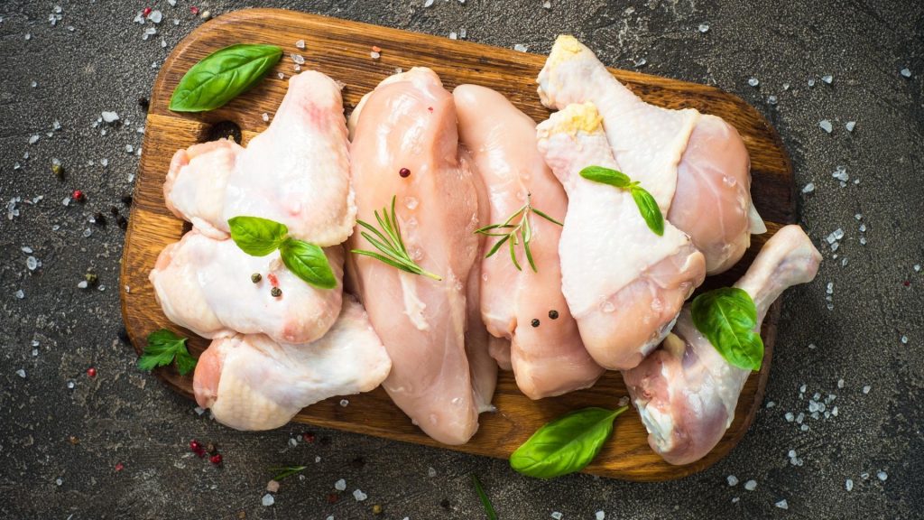 Exportação de carne de frango bate recorde impulsionada pela crise na Europa e influenza aviária