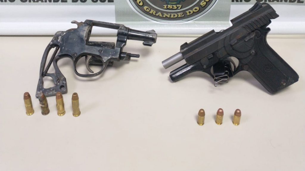 Criminosos fogem de abordagem policial e confrontam com a polícia na ERS 324