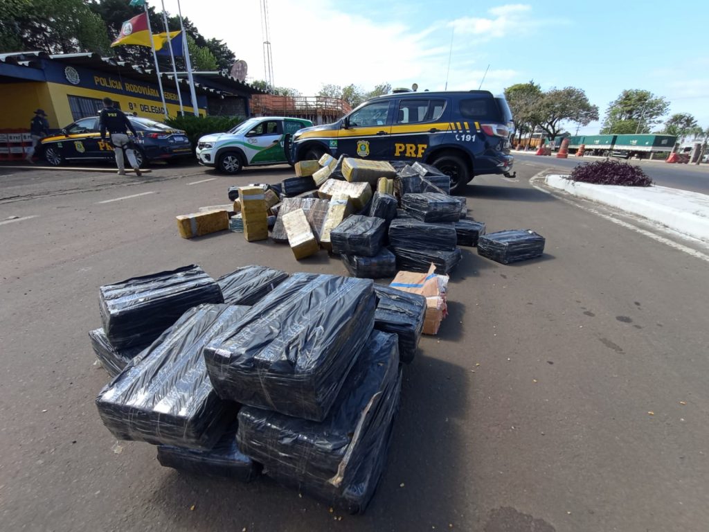 Carreta com mais de 2 toneladas de maconha é interceptada chegando em Passo Fundo