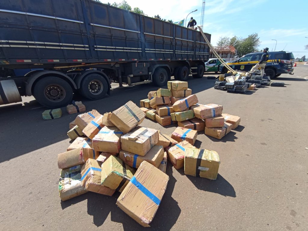Carreta com mais de 2 toneladas de maconha é interceptada chegando em Passo Fundo