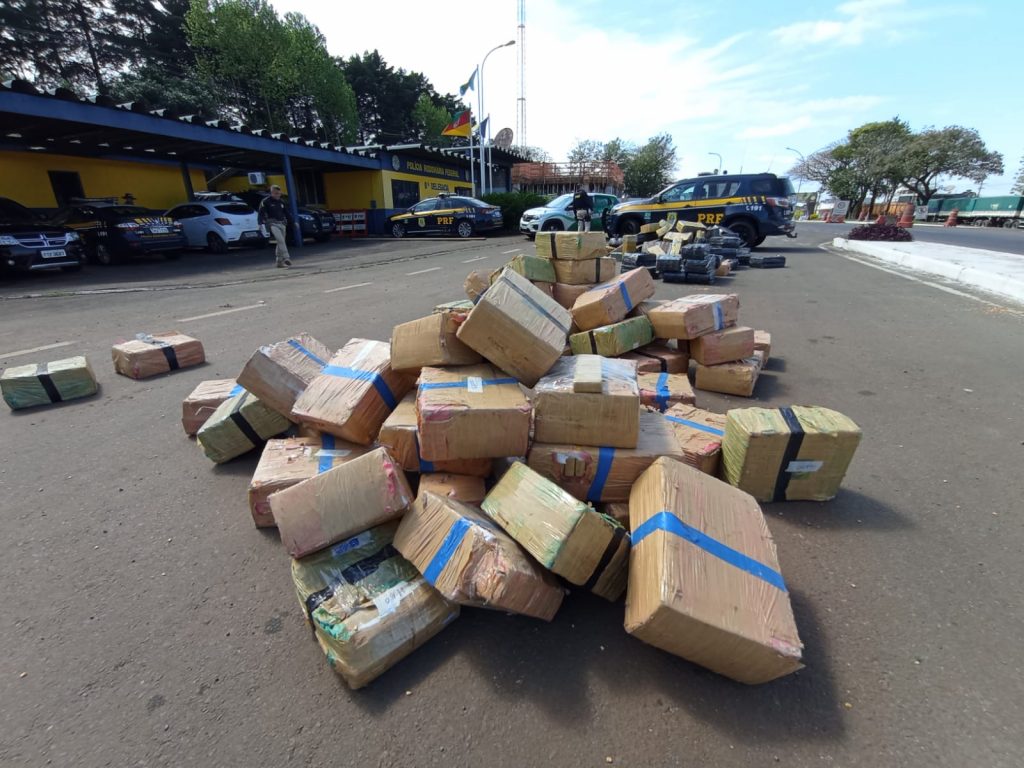 Carreta com mais de 2 toneladas de maconha é interceptada chegando em Passo Fundo