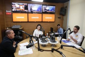 Debate entre Onyx Lorenzoni e Eduardo Leite é marcado por tom agressivo e poucas propostas