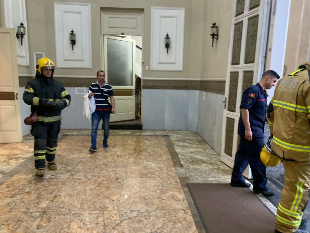 Princípio de incêndio é registrado na Catedral de Passo Fundo