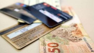 Endividamento atinge 64% das famílias passo-fundenses, revela CDL