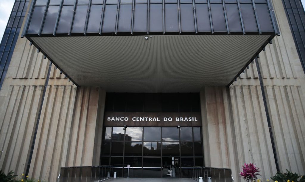 Inflação deve fechar o ano em 5,6% puxada pela queda nos preços dos combustíveis