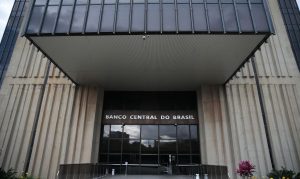 Inflação deve fechar o ano em 5,6% puxada pela queda nos preços dos combustíveis