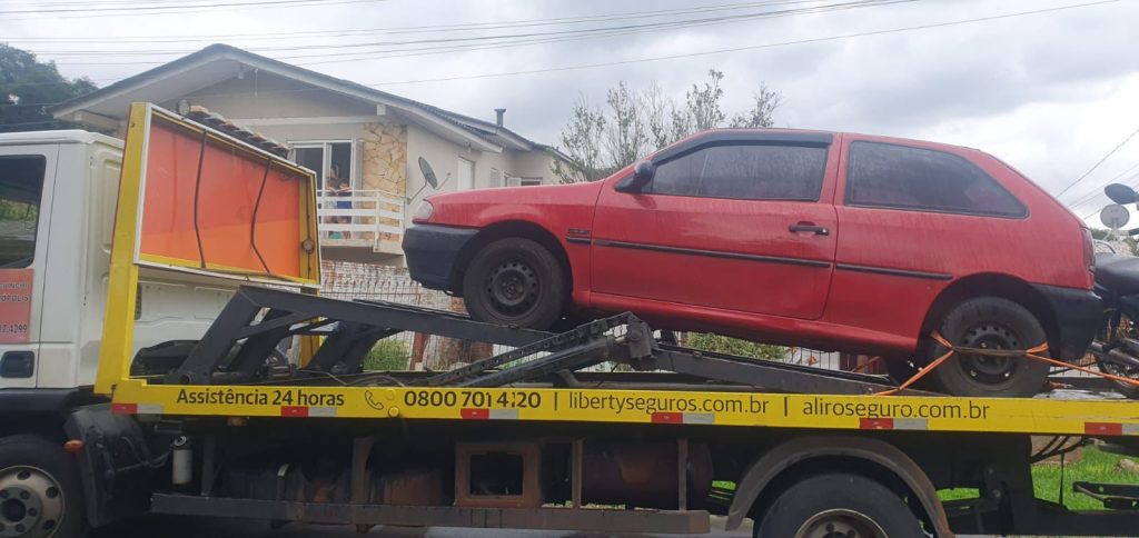 Carro furtado é localizado no Bairro Operária