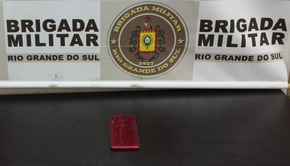 Assaltante é detido por vítima e populares após roubar celular na Lucas Araújo