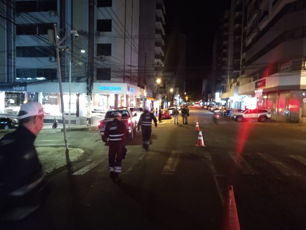 Mais de 20 infrações de trânsito foram flagradas durante operação da GMT e BM em Passo Fundo