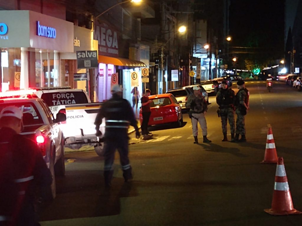 Mais de 20 infrações de trânsito foram flagradas durante operação da GMT e BM em Passo Fundo